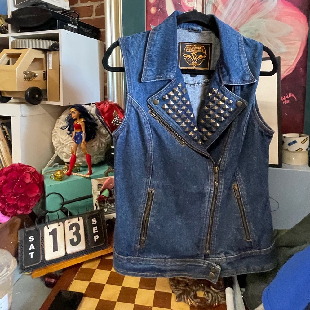 Milwaukee Performance Women's Med Denim Biker Vest Metal Studs Moto Snap Collars